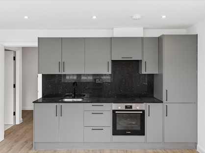 1 Bed Flat, Leatherhead, KT22