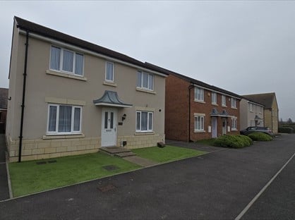 5 Bed Detached House, Wendercliff Close, GL52
