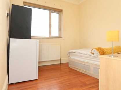 Studio Flat, Bower Lane, ME16