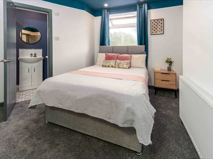 Room in a Shared House, Valley Road, OL2