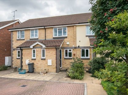 2 Bed Terraced House, Clydesdale Close, TW7