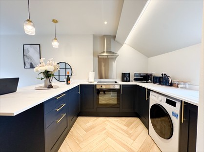 Room in a Shared House, High Street, SK23