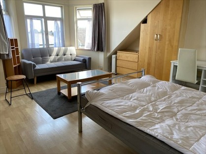 Studio Flat, Station Road, N3