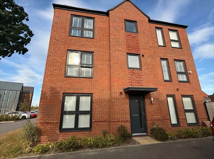 4 Bed Semi-Detached House, Box Crescent, LU5