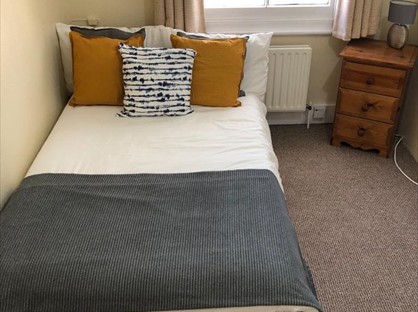 Room in a Shared House, Acre Road, KT2