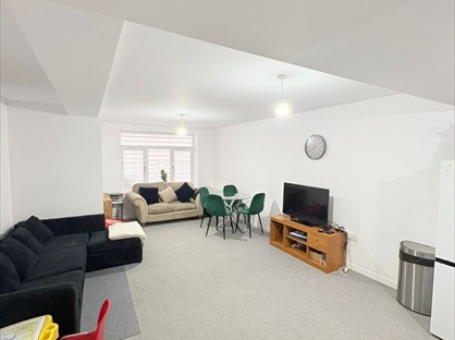 2 Bed Flat, Abbott House, NN1