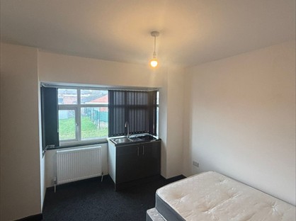 Studio Flat, Moston Lane, M9