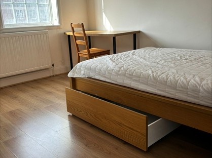 Room in a Shared Flat, Tolworth Broadway, KT6