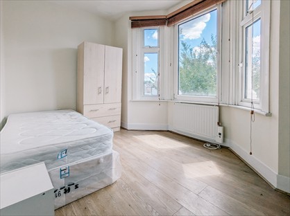 Studio Flat, Church Road, DA8