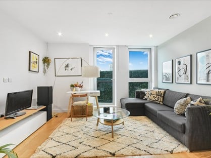 1 Bed Flat, Southwark Bridge Road, SE1