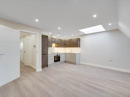 2 Bed Flat, High Road, N12