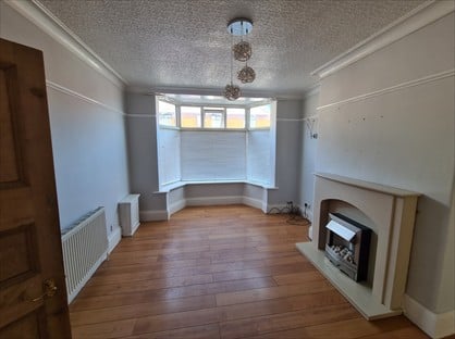 3 Bed Semi-Detached House, Fields New Road, OL9