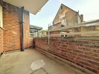 Studio Flat, Denman House, N16