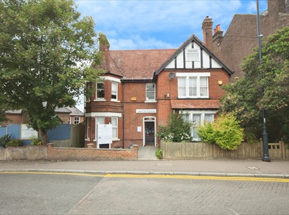 4 Bed Semi-Detached House, High Street, HP23