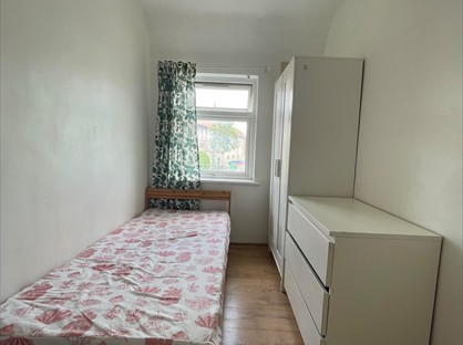 Room in a Shared House, Barclay Road, E13