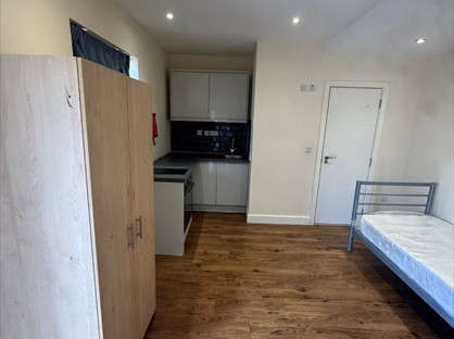 Studio Flat, Survey House, CR3