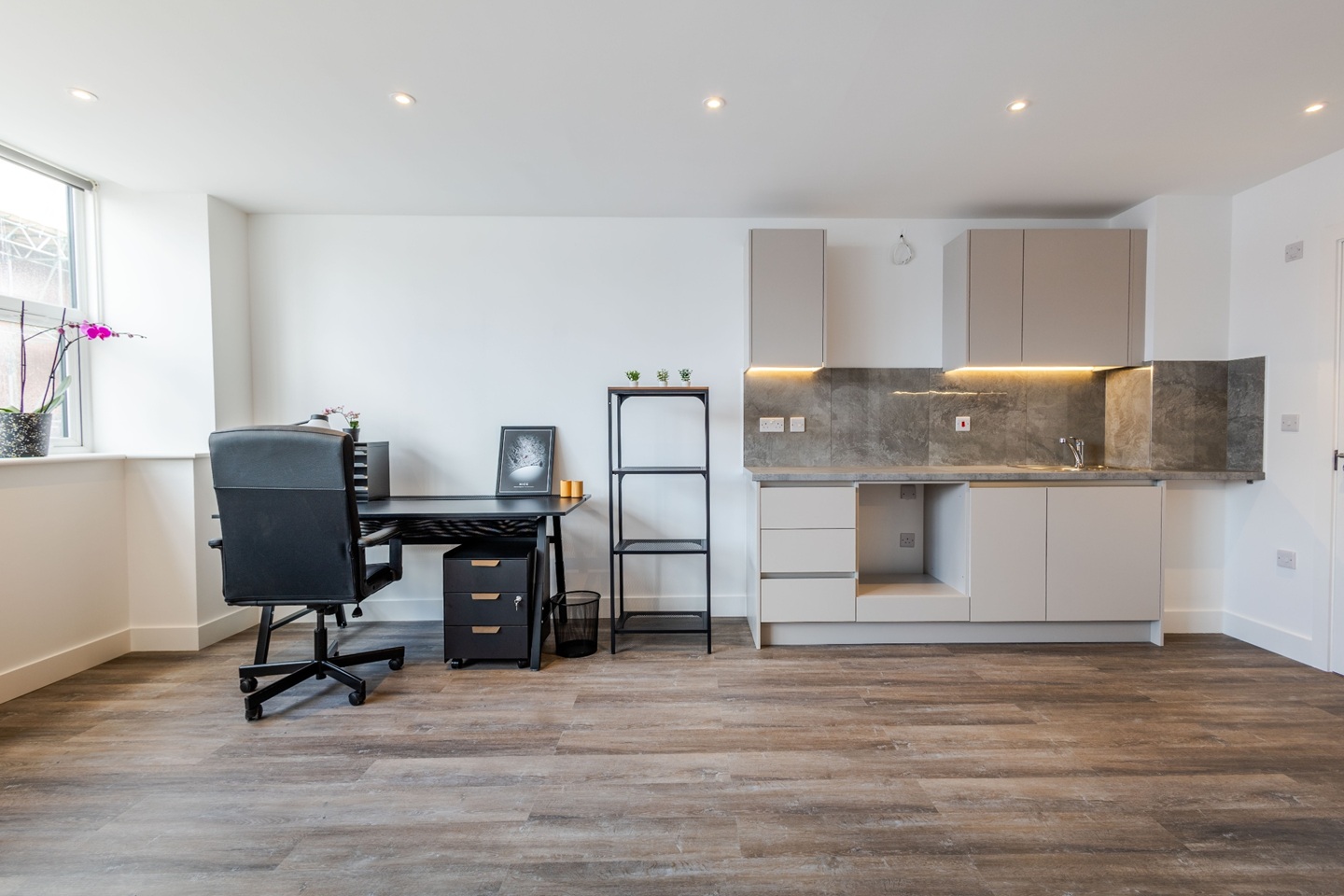 Edgware - Studio Flat, Equity House Office Space, HA8 - To Rent Now for ...