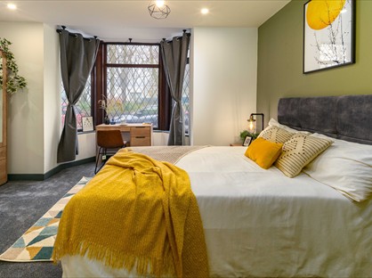 Room in a Shared House, Ashton Road, SK14