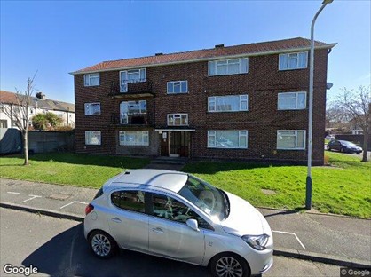 2 Bed Flat, Stirling Close, RM13