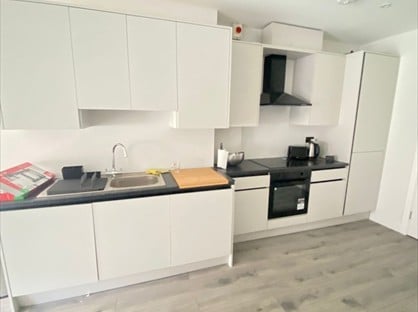 2 Bed Flat, High Street, TW3