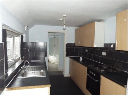 3 Bed Terraced House, Kings Crescent, DN12