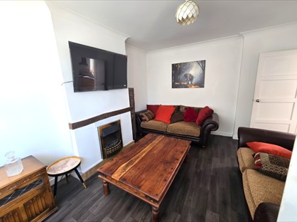 3 Bed Semi-Detached House, Park Road, DY1