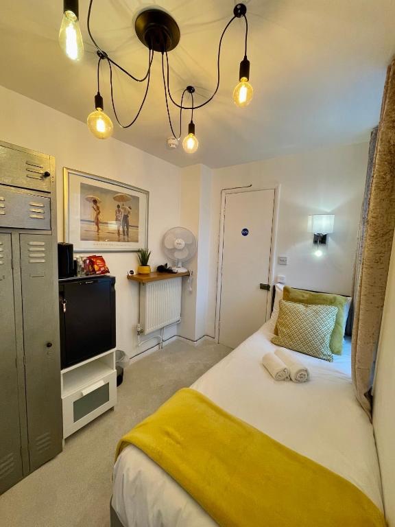 Additional image 10 of 1 Bed Flat, Hotel Rooms Ensuite, BN2, N1 7GU