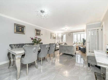 3 Bed Terraced House, Conway Walk, TW12