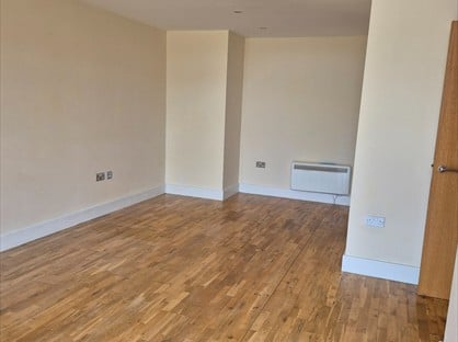 2 Bed Flat, Greenview Crt, WD5