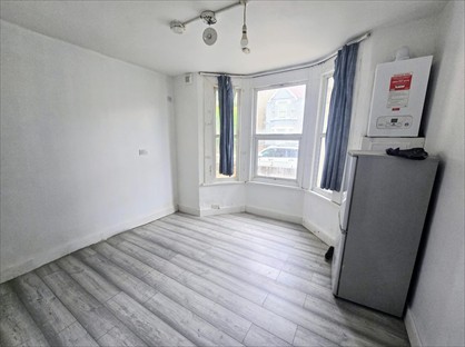 Studio Flat, West End Road, UB1