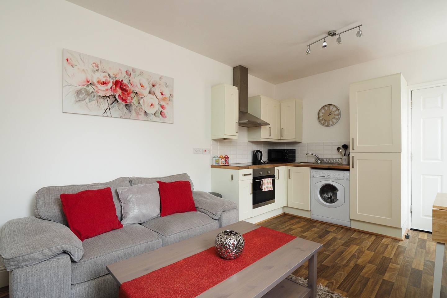 1 Bed Flat, Musters Road, NG2 photo 2