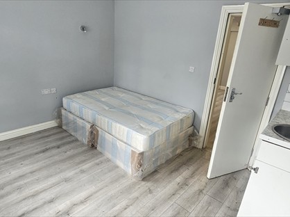 Studio Flat, Fairholme Crescent, UB4