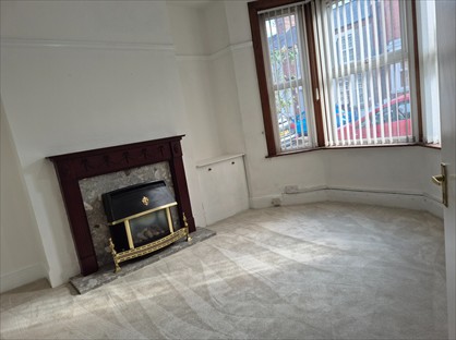 3 Bed Terraced House, St. James Park Road, NN5