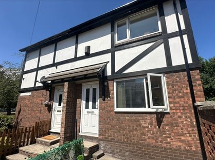 1 Bed Semi-Detached House, Strawberry Road, M6