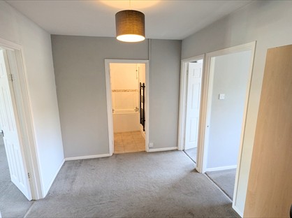 2 Bed Flat, Copperfield Court, KT22