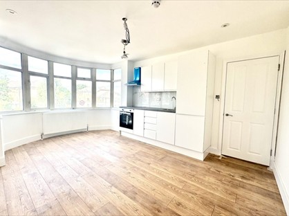 2 Bed Flat, Great North Way, NW4