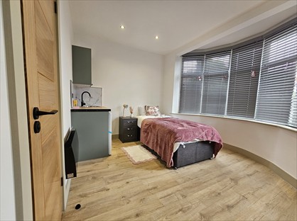 Studio Flat, Candover Close, UB7