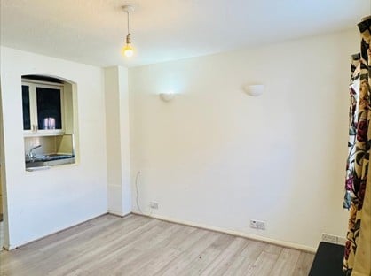 1 Bed Terraced House, Armstrong Close, RM8