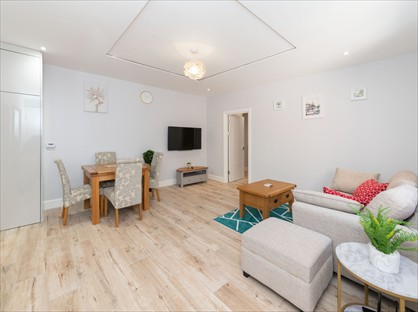 2 Bed Flat, St. Marys Butts, RG1