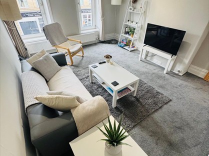 2 Bed Flat, Station Road, SK13