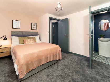 Room in a Shared House, Broad Street, M24