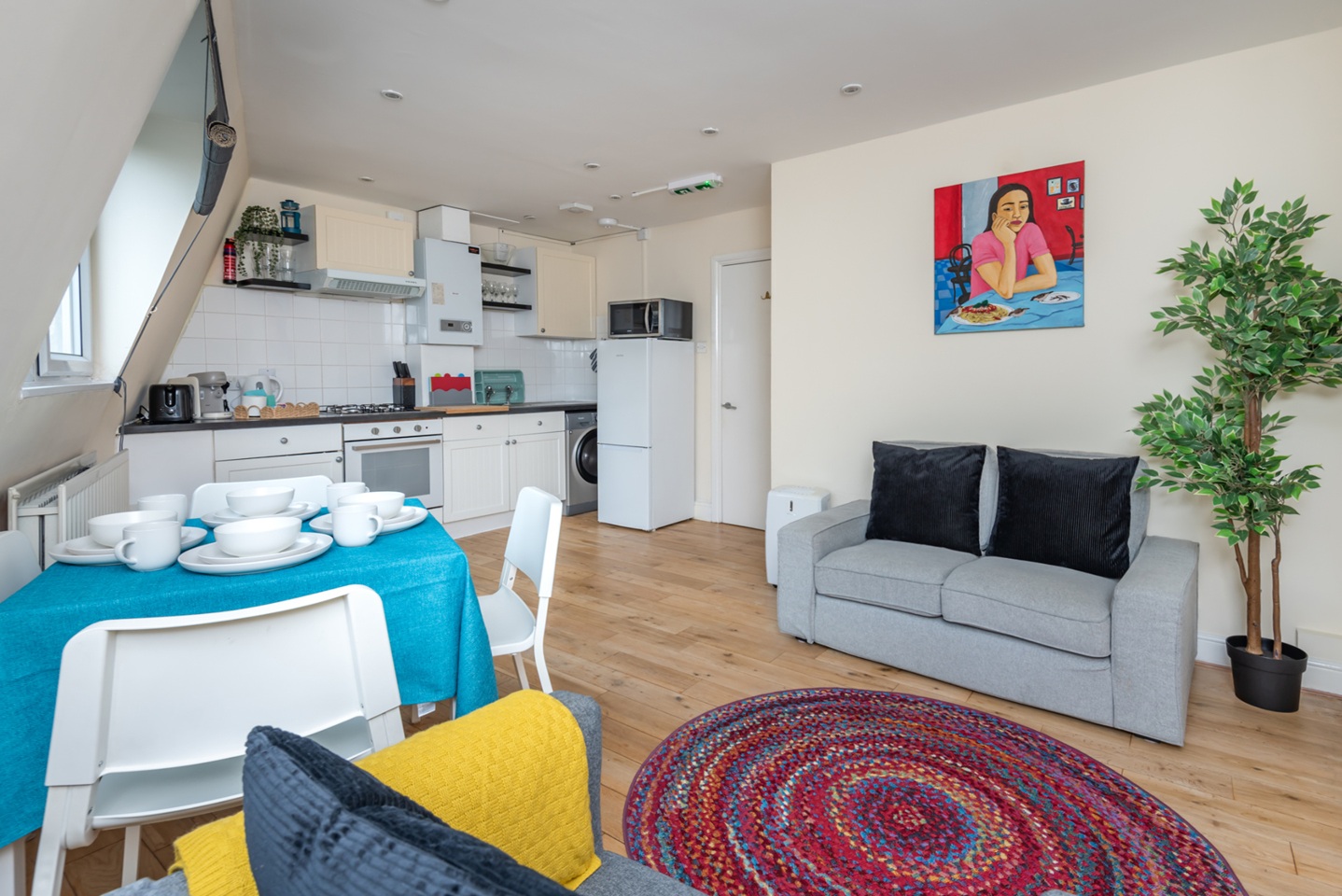Additional image 3 of 2 Bed Flat, Falcon Road, SW11, N1 7GU