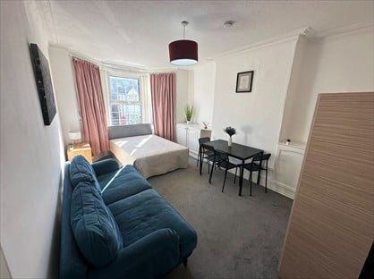 Room in a Shared Flat, Robinson Road, SW17