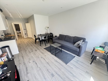 2 Bed Flat, High Street, TW3