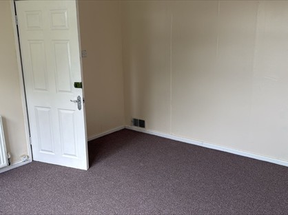 Room in a Shared House, Bitten Court, NN3