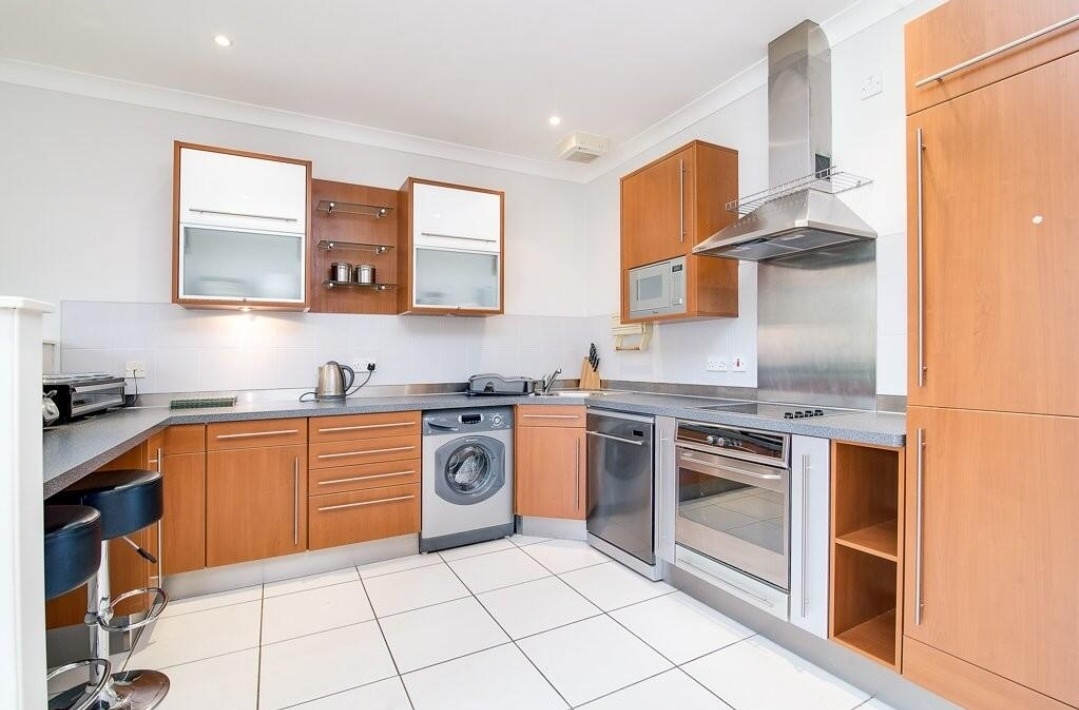 3 Bed Flat, St. James Place, B15 photo 5