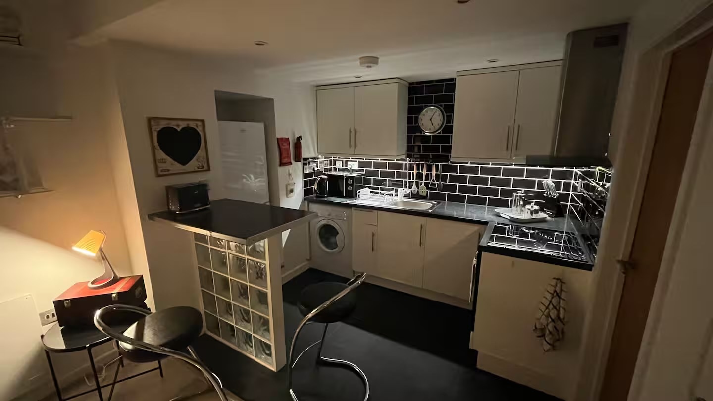 1 Bed Flat, Park Row, BS1 photo 4