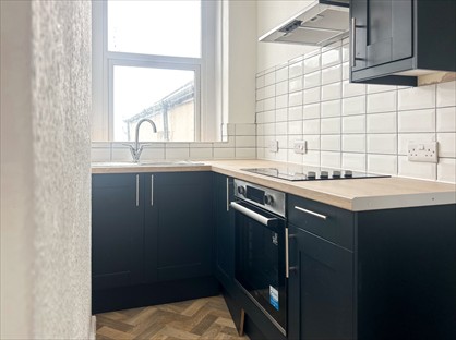 1 Bed Flat, Holton Road, CF63