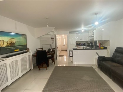 4 Bed Terraced House, Burroughs Drive, DA1