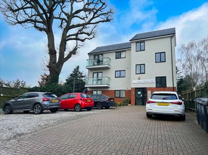 2 Bed Flat, Albert Road, IG9